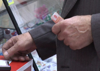 Locuitorii Găgăuziei, despre blocarea adaosului de câte 1.000 de lei de autoritățile centrale: Ei au câte 50 de mii de lei salariu, dar la noi nu se gândesc. Este o nedreptate | VIDEO