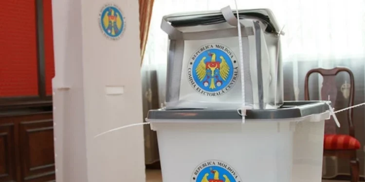 Кишиневцы о результатах выборов: Власти могут попытаться их отменить. Что  говорят люди о  запрете 6 телеканалов и снятии с предвыборной гонки партии «Шанс» | VIDEO