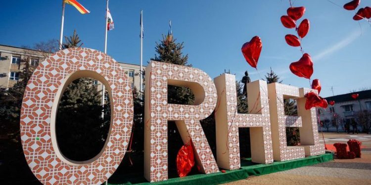 Parcul orășenesc din Orhei, în proces de reabilitare și amenajare, la cel mai înalt nivel: Lucrările de reparații au loc non-stop. Ce spun localnicii | VIDEO