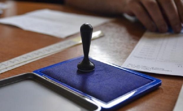 Scandal la Fălești: Un cuplu a distrus buletinele de vot și a amenințat președinta secției de votare