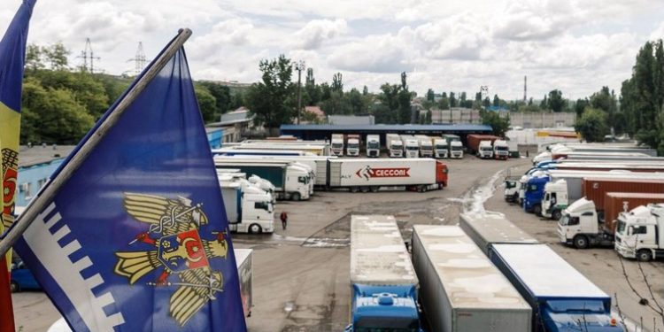 Peste 12 000 de mijloace de transport au trecut ieri vama. Cele mai solicitate puncte: Leușeni și Sculeni