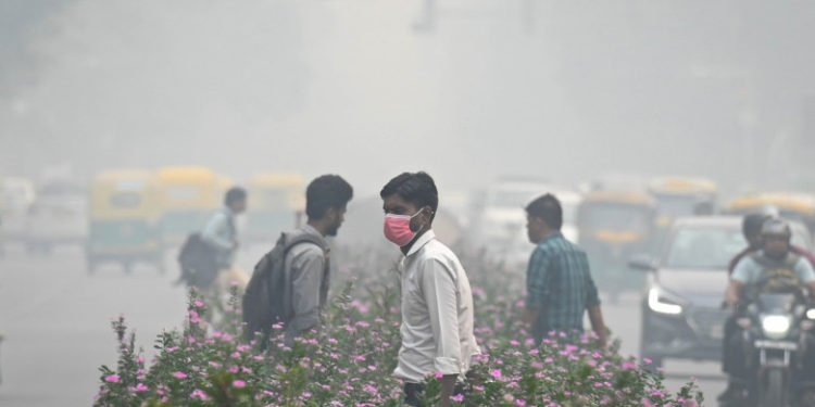 Poluare masivă în New Delhi: Experții avertizează că viața locuitorilor s-ar putea scurta cu 12 ani, din cauza aerului toxic | FOTO