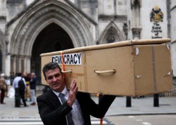 AFP: Democraţia, în pericol în întreaga lume. De la alegeri viciate, la drepturi restricţionate