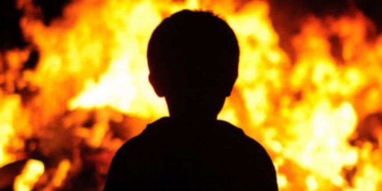 Act de eroism: Un minor în vârstă de 17 ani și-a salvat verișorul de doi anișori dintr-un incendiu