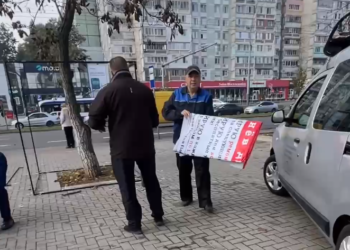 Angajații Primăriei Chișinău au scos de pe străzile capitalei publicitatea electorală a Partidului ”Renaștere”